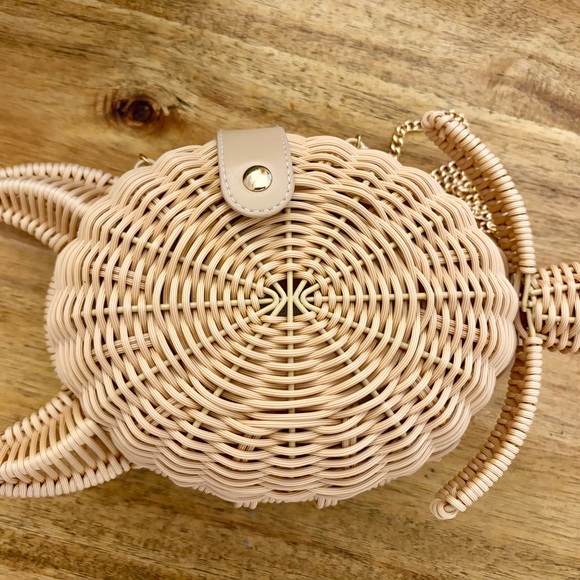 Tommy Bahama Viral “Turtle Time” Purse with Gold Chain Accessory - Picture 9 of 12